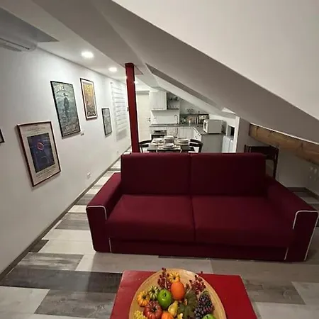 Mansarda In Pieno Centro Савона